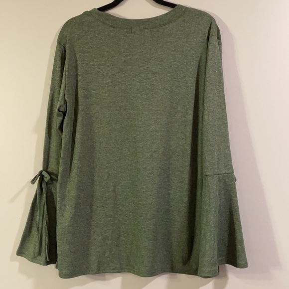 Amaryllis Long Sleeve Tunic w Flare Sleeves NWOT - Picture 5 of 6